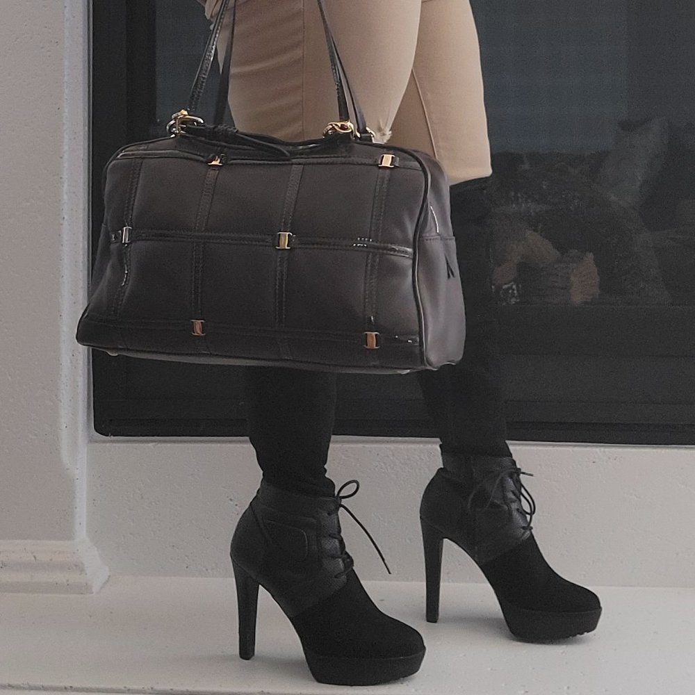 🎉 SALVATORE FERRAGAMO LEATHER QUILTED PURSE